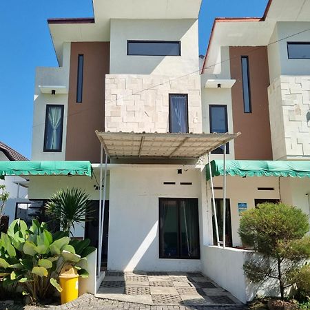 Villa Estetik Di Malang Exteriör bild