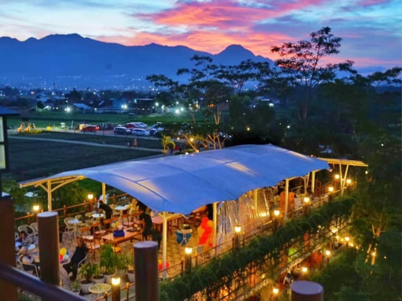 Villa Estetik Di Malang Exteriör bild