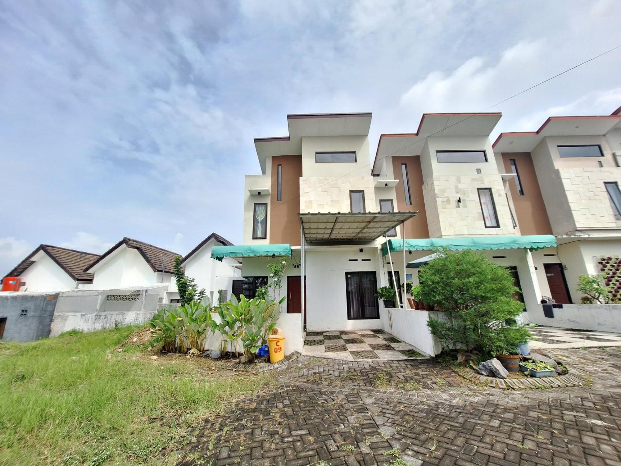 Villa Estetik Di Malang Exteriör bild