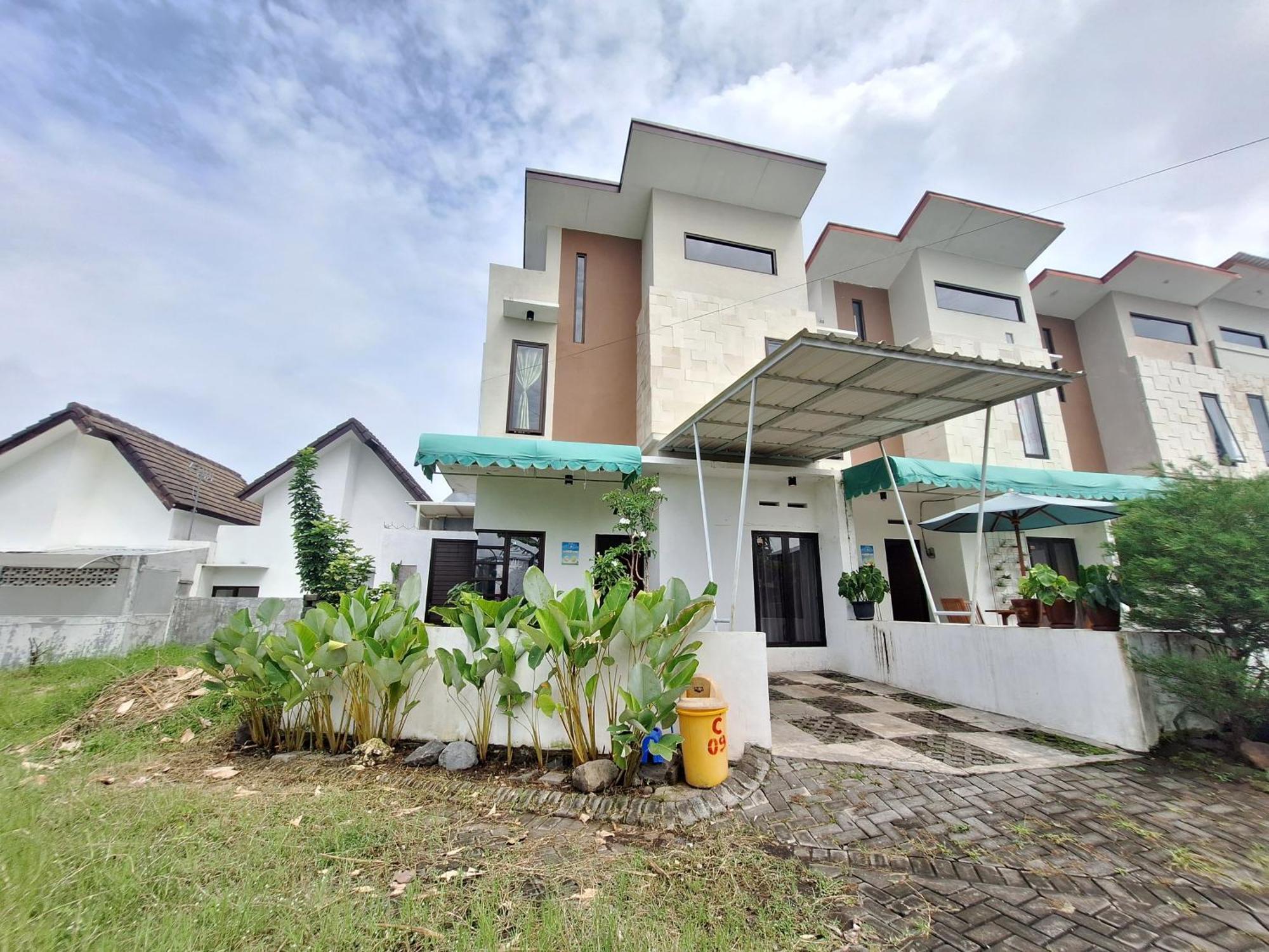 Villa Estetik Di Malang Exteriör bild