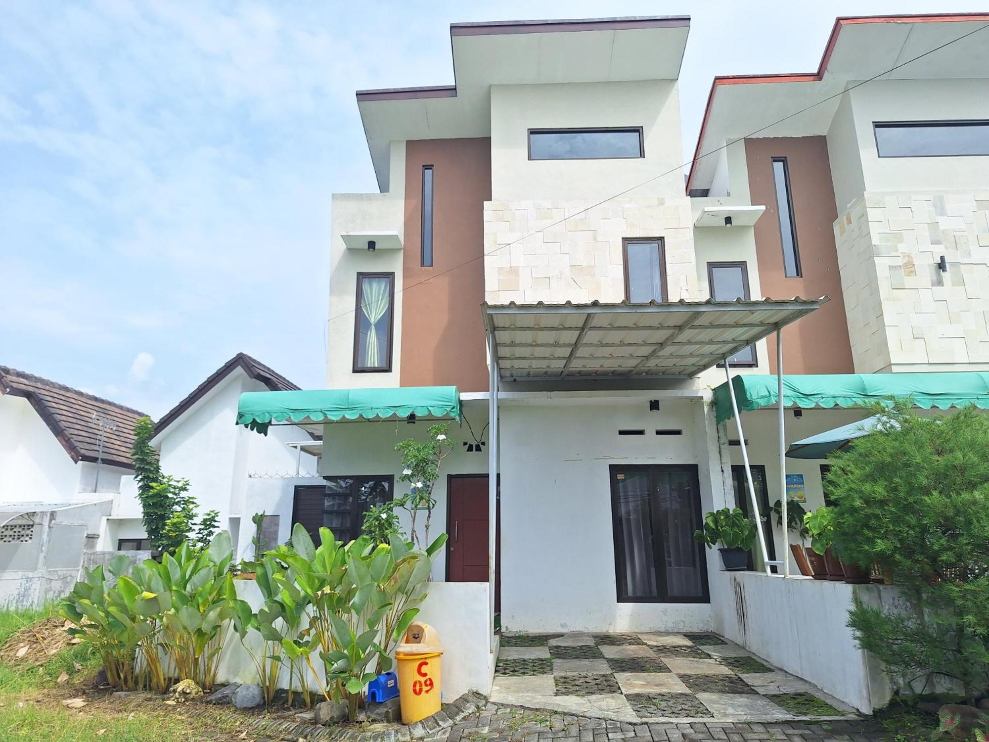 Villa Estetik Di Malang Exteriör bild